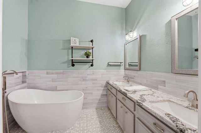 2 Regency Point, Conroe, TX 77356