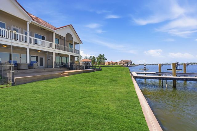 2 Regency Point, Conroe, TX 77356