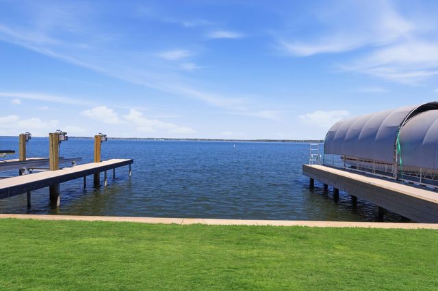 2 Regency Point, Conroe, TX 77356