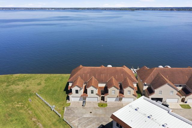 2 Regency Point, Conroe, TX 77356