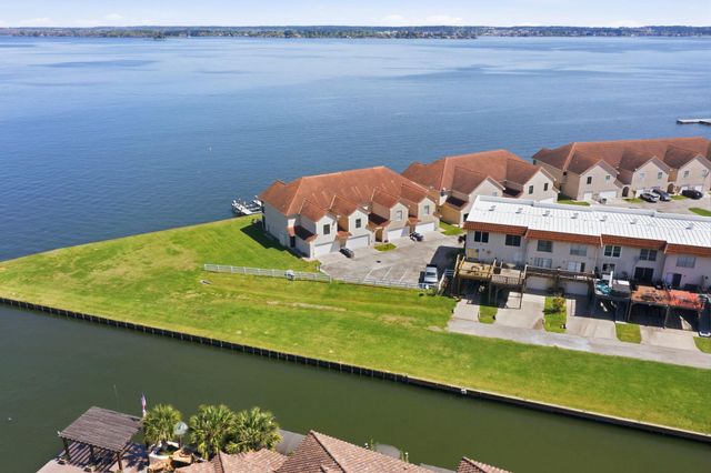 2 Regency Point, Conroe, TX 77356