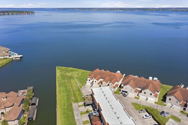 2 Regency Point, Conroe, TX 77356