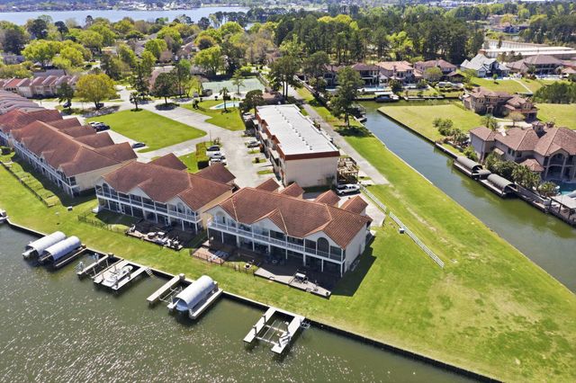 2 Regency Point, Conroe, TX 77356