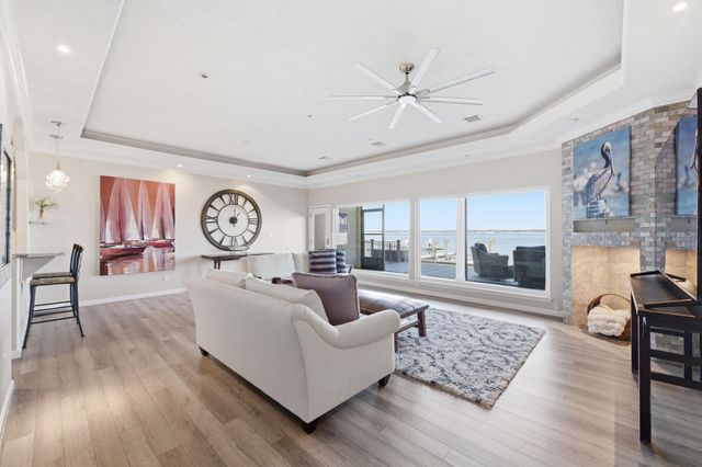 2 Regency Point, Conroe, TX 77356