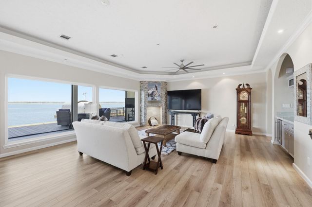 2 Regency Point, Conroe, TX 77356