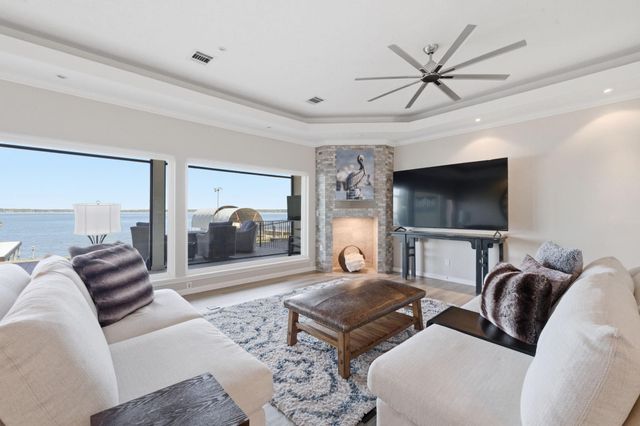 2 Regency Point, Conroe, TX 77356