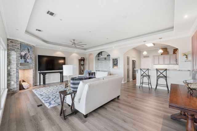 2 Regency Point, Conroe, TX 77356