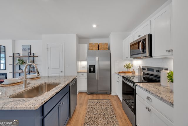 109 Village Green Drive, Adairsville, GA 30103