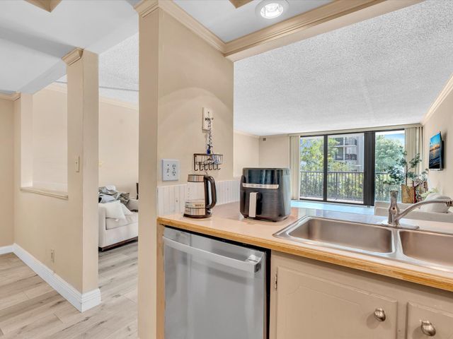 1350 River Reach Drive 111, Fort Lauderdale, FL 33315