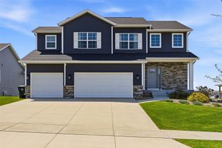 2408 Nature Ridge Drive NW, Palo, IA 52324
