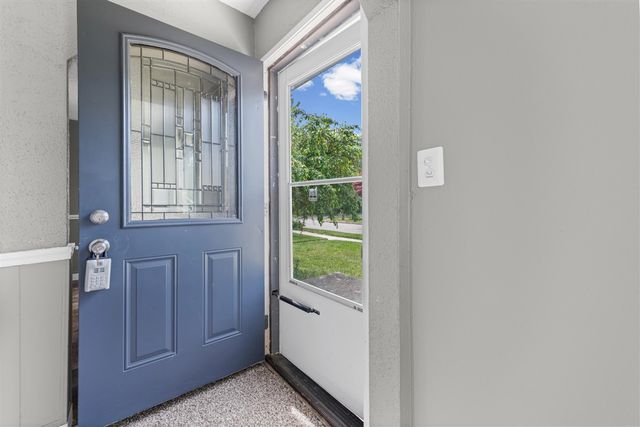19071 Melvin Street, Roseville, MI 48066