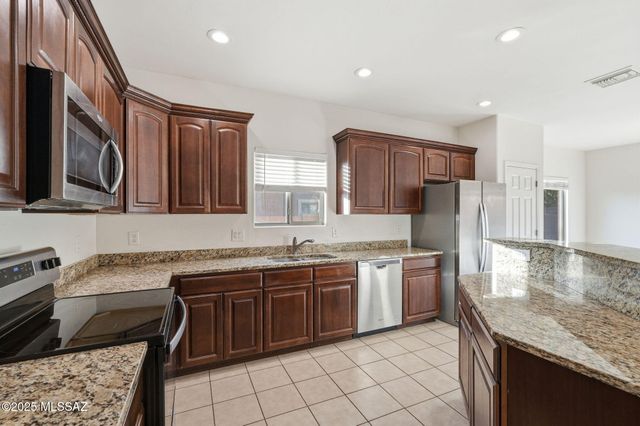 9131 S Whispering Pine Drive, Tucson, AZ 85756