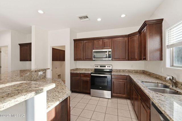 9131 S Whispering Pine Drive, Tucson, AZ 85756