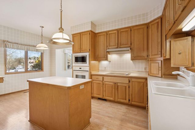 7701 Pondwood Drive, Edina, MN 55439