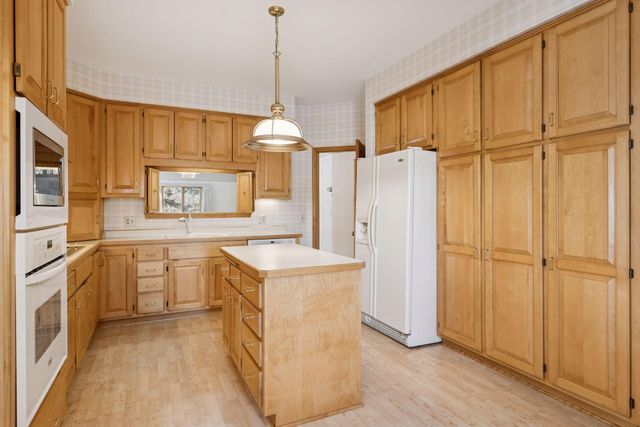 7701 Pondwood Drive, Edina, MN 55439