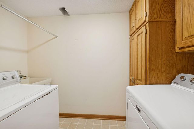 7701 Pondwood Drive, Edina, MN 55439