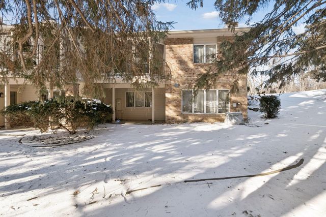 7701 Pondwood Drive, Edina, MN 55439