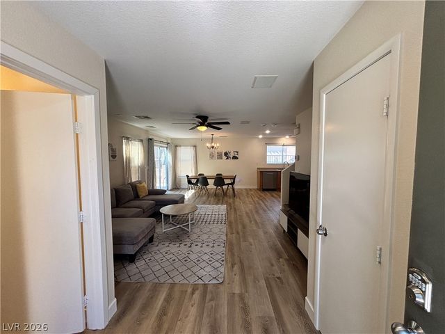 586 Brinkburn Point Avenue, Las Vegas, NV 89178