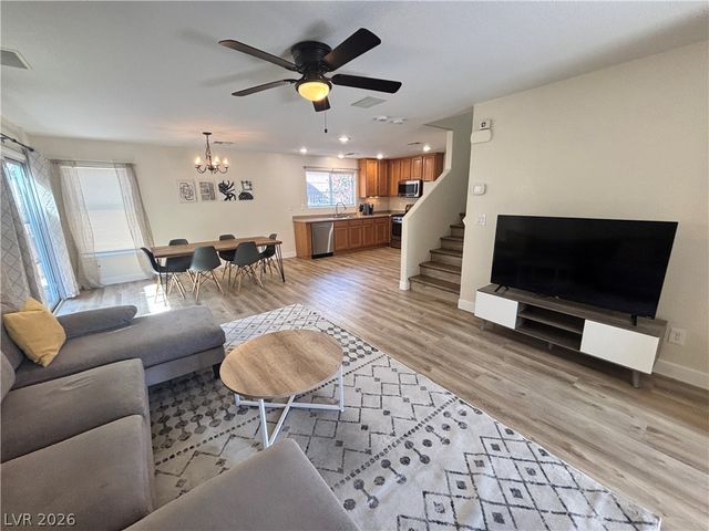 586 Brinkburn Point Avenue, Las Vegas, NV 89178