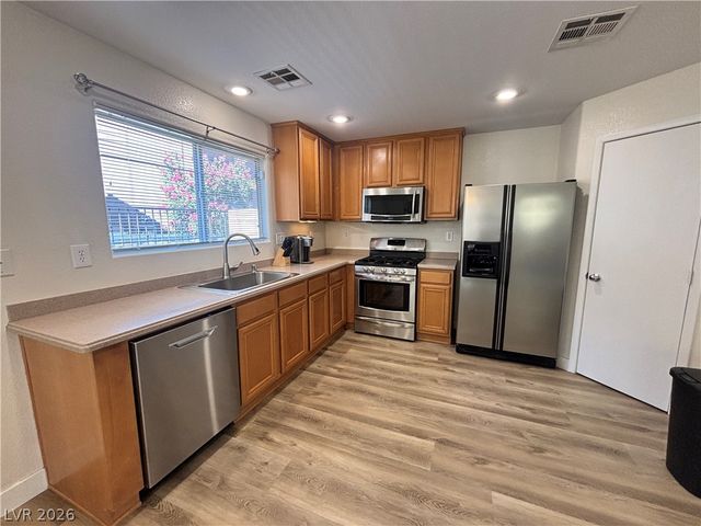 586 Brinkburn Point Avenue, Las Vegas, NV 89178