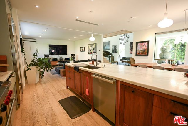 3272 Grand View Boulevard, Los Angeles, CA 90066
