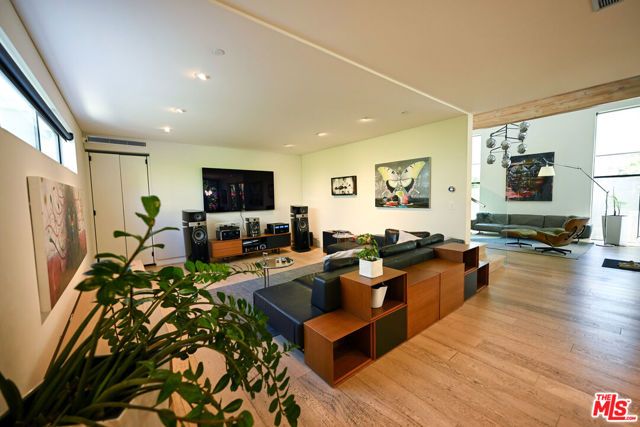 3272 Grand View Boulevard, Los Angeles, CA 90066