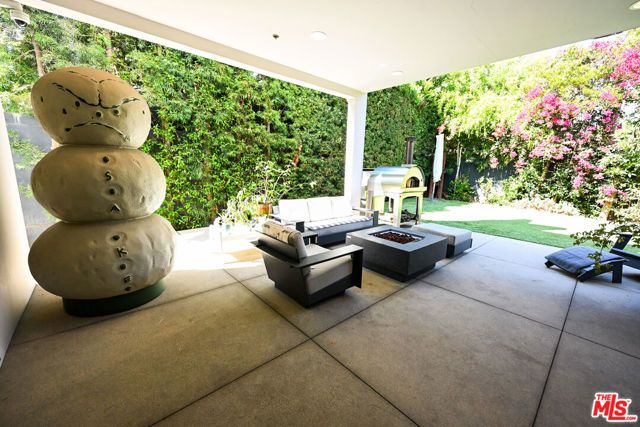 3272 Grand View Boulevard, Los Angeles, CA 90066