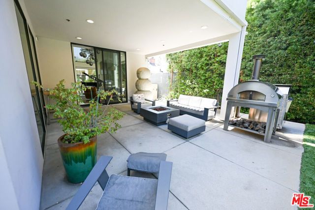 3272 Grand View Boulevard, Los Angeles, CA 90066