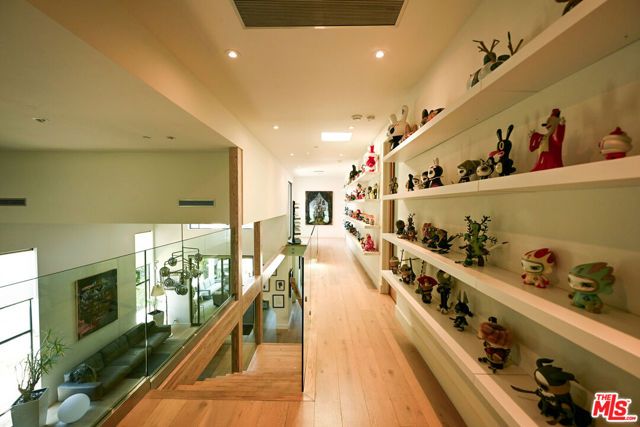 3272 Grand View Boulevard, Los Angeles, CA 90066