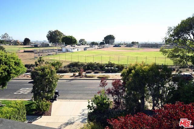 3272 Grand View Boulevard, Los Angeles, CA 90066