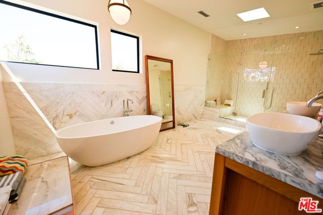 3272 Grand View Boulevard, Los Angeles, CA 90066