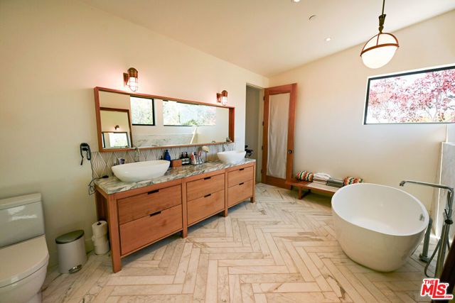3272 Grand View Boulevard, Los Angeles, CA 90066