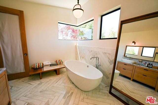 3272 Grand View Boulevard, Los Angeles, CA 90066