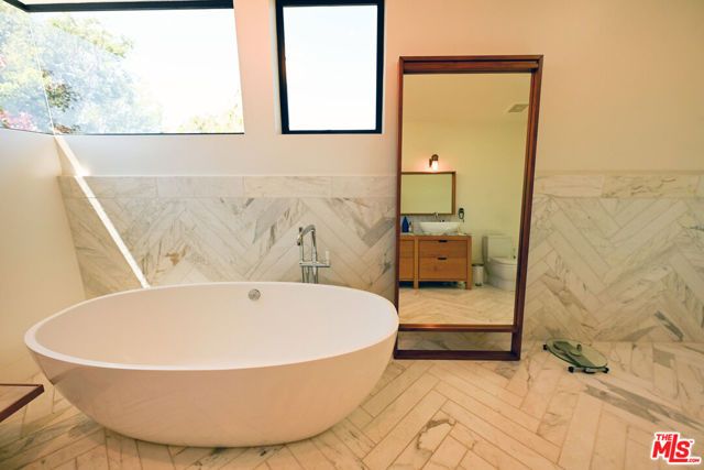 3272 Grand View Boulevard, Los Angeles, CA 90066
