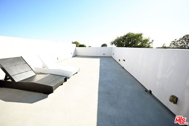 3272 Grand View Boulevard, Los Angeles, CA 90066