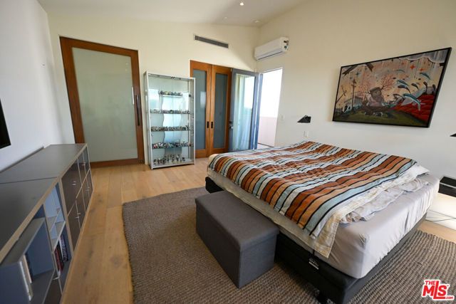 3272 Grand View Boulevard, Los Angeles, CA 90066