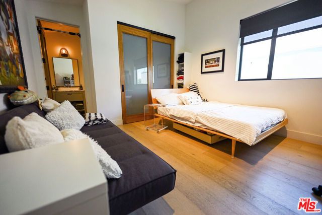 3272 Grand View Boulevard, Los Angeles, CA 90066