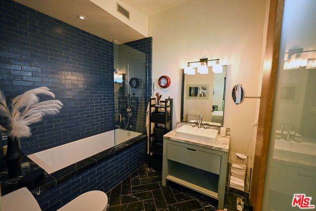 3272 Grand View Boulevard, Los Angeles, CA 90066