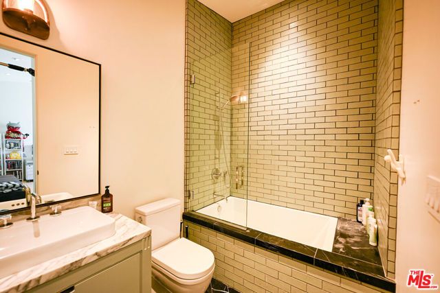 3272 Grand View Boulevard, Los Angeles, CA 90066