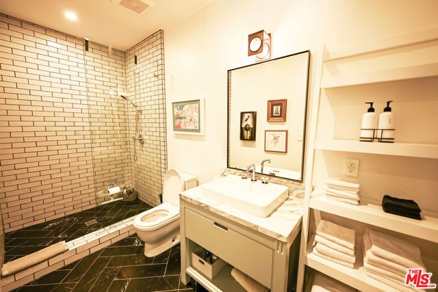 3272 Grand View Boulevard, Los Angeles, CA 90066