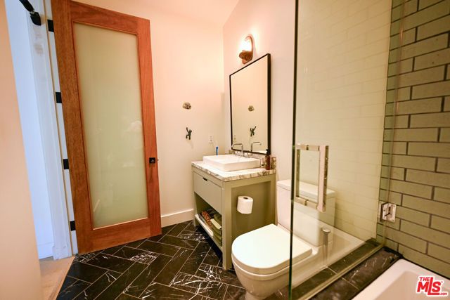 3272 Grand View Boulevard, Los Angeles, CA 90066