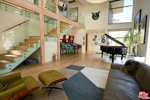 3272 Grand View Boulevard, Los Angeles, CA 90066