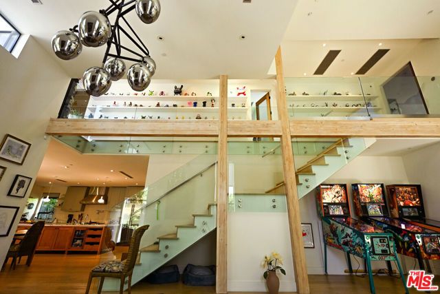 3272 Grand View Boulevard, Los Angeles, CA 90066