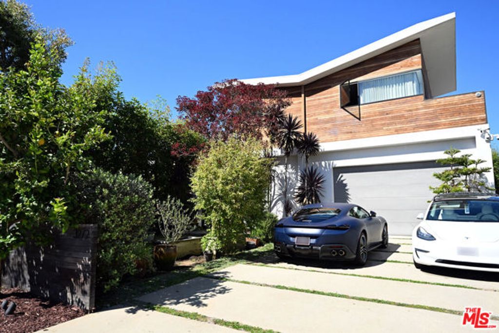 3272 Grand View Boulevard, Los Angeles, CA 90066