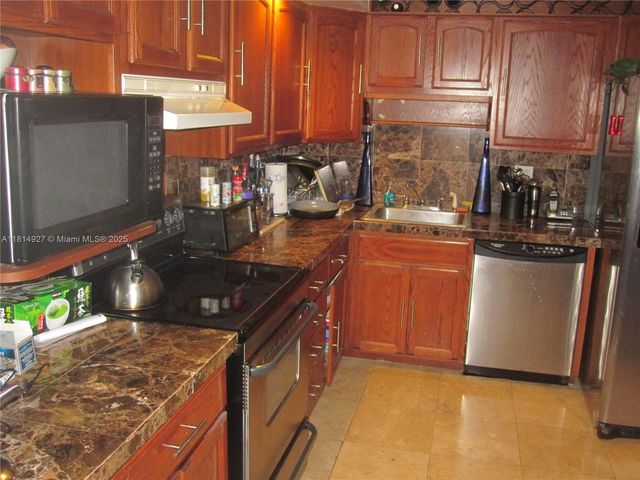 600 NE 36th St PH14, Miami, FL 33137