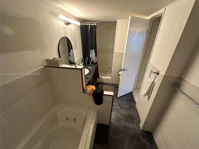 600 NE 36th St PH14, Miami, FL 33137