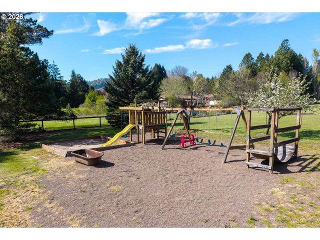 2035 PRIMROSE Loop, Philomath, OR 97370