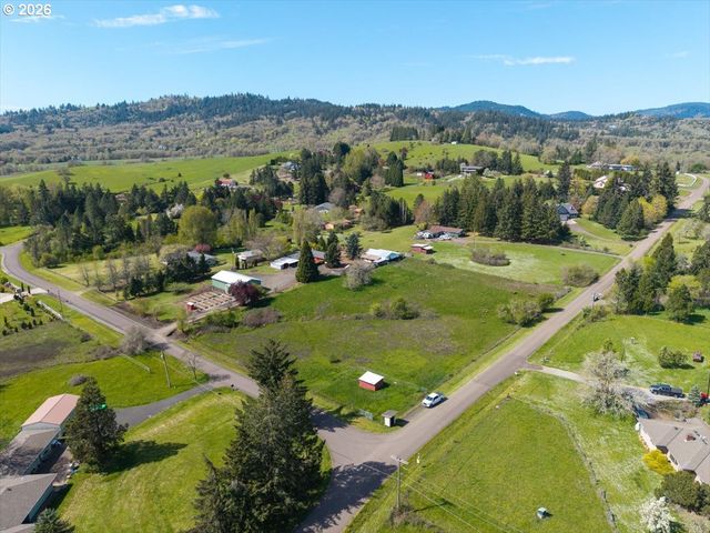 2035 PRIMROSE Loop, Philomath, OR 97370