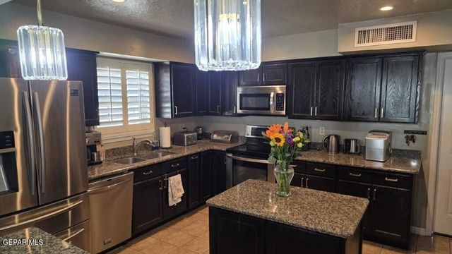 10557 Breezeway Avenue, El Paso, TX 79925