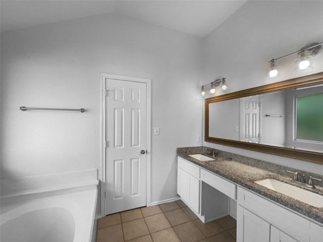 1718 Rosenborough LN S, Round Rock, TX 78665